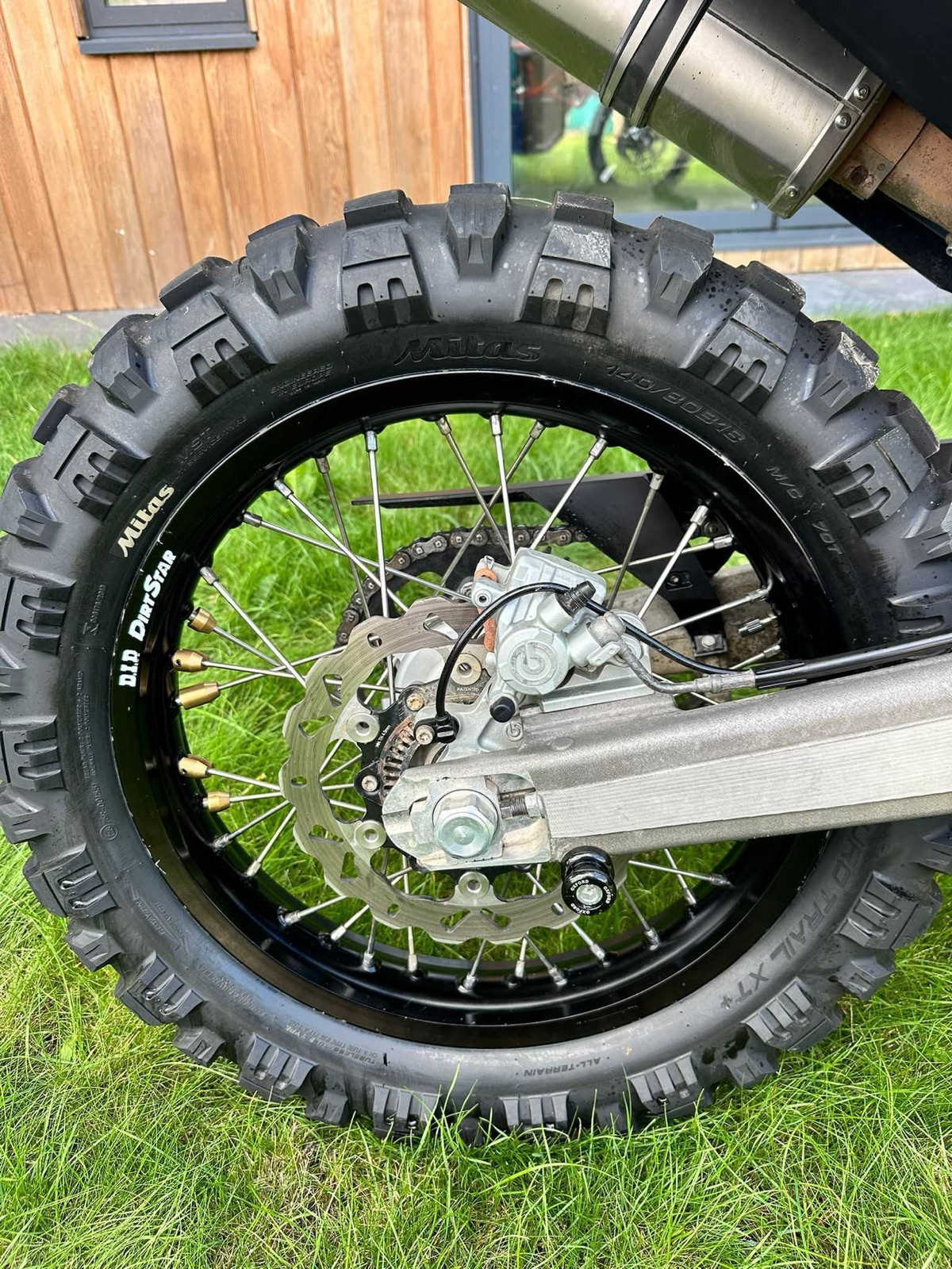 Close-up of the KTM 690 Enduro R's rear knobby tyre, disc brake and swingarm
