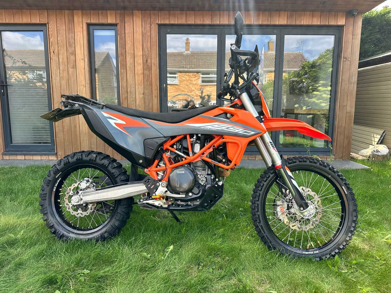KTM 690 Enduro R side profile parked at home, standard cockpit before the navigation tower was fitted