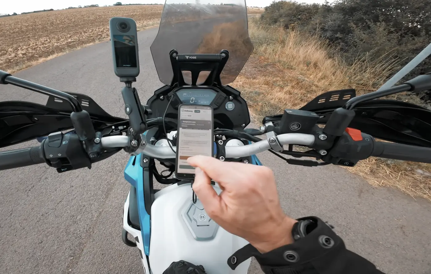 A rider checking a lane's detail card on Holloway, phone mounted on the handlebars mid-ride